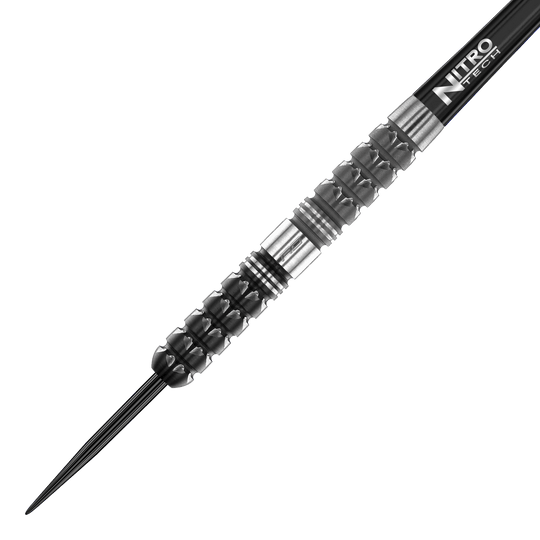 Red Dragon Paradym Tapered Steeldarts Auf dem Bild ist ein Red Dragon Paradym Tapered Steeldart zu sehen. Der Dart hat ein schwarz-silbernes, strukturiertes Griffstück und eine spitze Metallspitze.