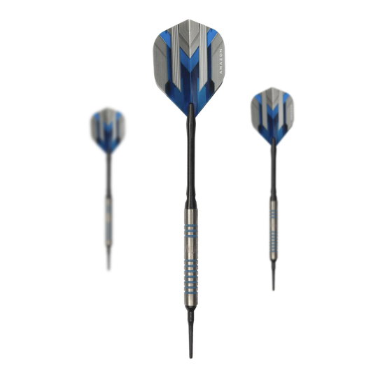 McDart 85er Tungsten V1 Softdarts - 17g Das Bild zeigt drei Softdarts des Modells „McDart 85er Tungsten V1 Softdarts - 17g“. Die Darts haben blaue und silberne Akzente sowie schwarze Spitzen und Flügel.