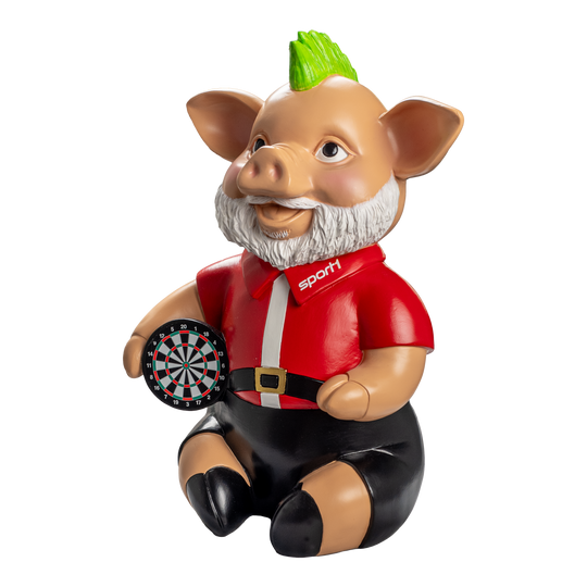 Sport1 Grinch Phrasenschwein Das Bild zeigt das "Sport1 Grinch Phrasenschwein", eine Figur in Form eines Schweins mit grünem Haar und Bart. Es trägt ein rotes Hemd und hält eine kleine Dartscheibe in der Hand.