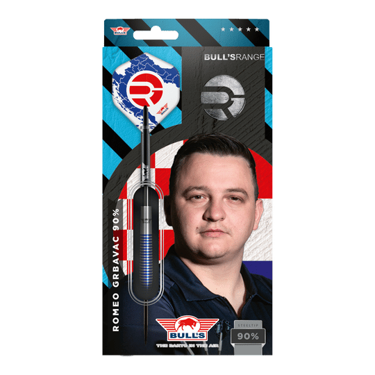 Bulls NL Romeo Grbavac Steeldarts - 23g Das Bild zeigt die Verpackung der "Bulls NL Romeo Grbavac Steeldarts - 23g". Auf der Verpackung ist ein Dartpfeil sowie ein Porträt von Romeo Grbavac zu sehen.