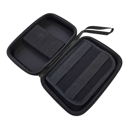 McDart System-4 Dartcase Das Bild zeigt ein rotes Dartcase. Es ist für die Aufbewahrung und den Schutz von Dartartikeln gedacht.