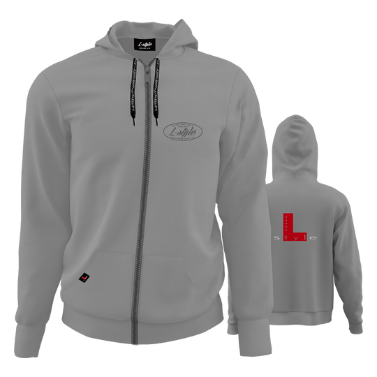 L-Style Hoodie - Grau Der "L-Style Hoodie - Grau" ist ein grauer Kapuzenpullover mit Reißverschluss und schwarzem Kordelzug. Auf der Vorderseite befindet sich ein dezentes Logo, auf dem Rücken ein großes rotes "L" mit dem Schriftzug "style".