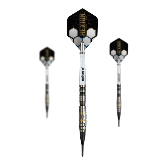 Unicorn Hexium Style 01 Black & Gold Softdarts - 22g Dieses Set zeigt die Unicorn Hexium Style 01 Black & Gold Softdarts - 22g als Set. Perfekt für Spieler, die ein passendes, abgestimmtes Dart-Set suchen.