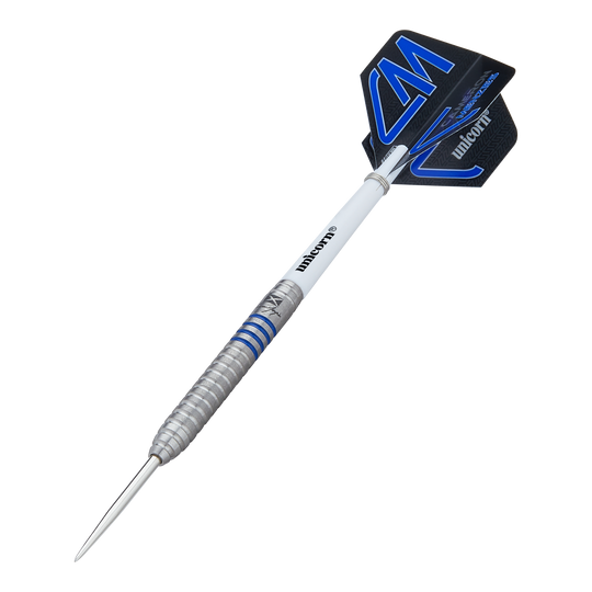 Unicorn Contender Cameron Menzies Steeldarts - 23g Auf dem Bild ist ein Steeldart mit silbernem, gerilltem Barrel und blauen Akzenten zu sehen. Das Flight trägt die Aufschrift "Unicorn Contender Camerion Menzies" und das Dart wiegt 23 Gramm.
