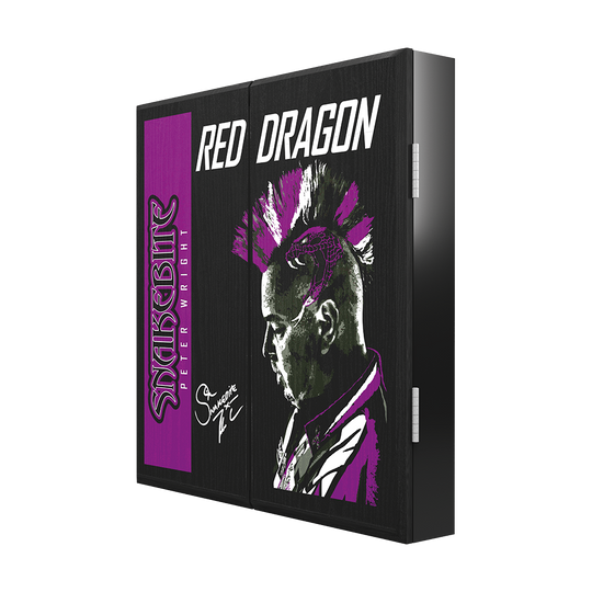 Z0169_Red_Dragon_Peter_Wright_Dartboard_Cabinet_3 Das Bild zeigt das Produkt "Red Dragon Peter Wright Dartboard Kabinet". Auf dem Schrank ist ein Porträt von Peter Wright mit auffälligem lila Design zu sehen.
