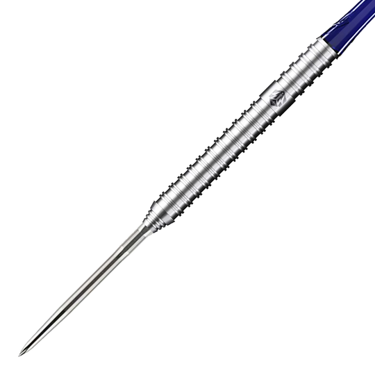 Caliburn Forge F3 Steeldarts - 22g Auf dem Bild ist ein Caliburn Forge F3 Steeldart mit einem Gewicht von 22 Gramm zu sehen. Der Dart hat einen silbernen, geriffelten Metallkörper und eine spitze Stahlspitze.