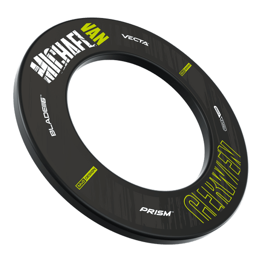 Das Bild zeigt das Produkt "Winmau MvG Retro Design Dartboard Surround". Es handelt sich um einen schwarzen Dartboard-Surround-Ring mit weißen und grünen Aufschriften und Logos.