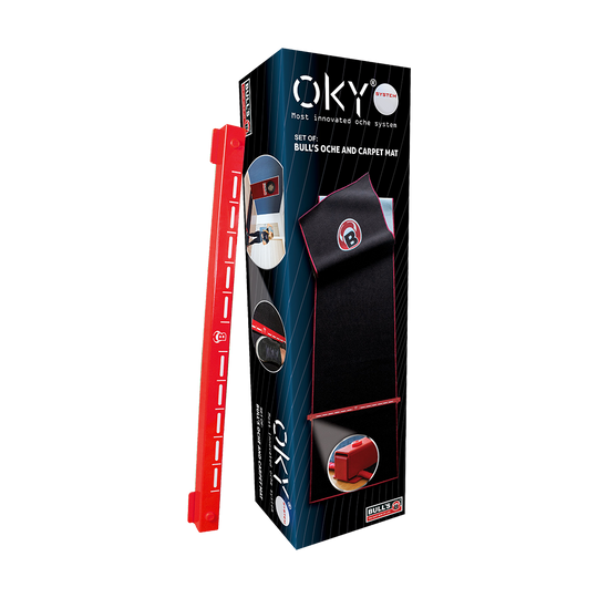 67831_Bulls_Oky_System_Teppich_mit_Metall_Oche_O66_5 Das Bild zeigt das Produkt "Bulls Oky System SET - Teppich mit Metall Oche". Auf der Verpackung sind ein schwarzer Teppich mit rotem Rand und ein rotes Metall-Oche abgebildet.
