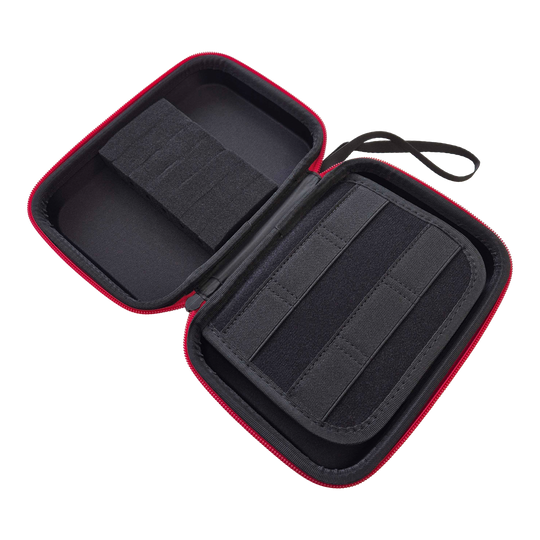 McDart System-4 Dartcase Hier sieht man ein weiteres Bild eines schwarzen Dartcases. Dieses Etui ist zur Aufbewahrung von Dartzubehör geeignet.
