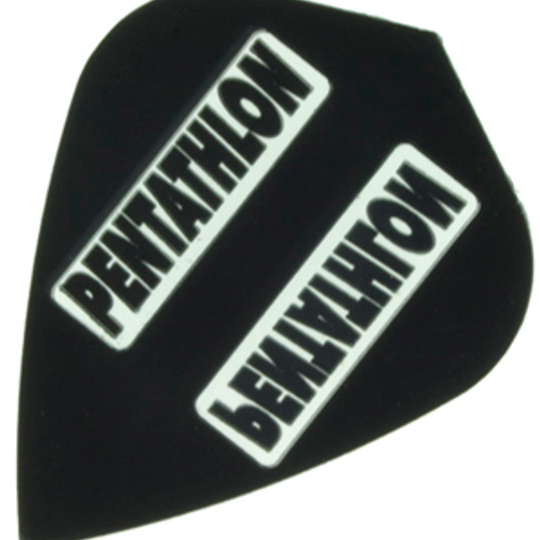 p43 Dies ist ein schwarzer Dart-Flight mit der Aufschrift "PENTATHLON" in weißer Farbe. Das Produkt ist als "Pentathlon Flights P43" bekannt.
