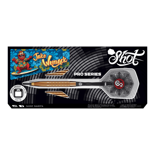 Shot Pro Series Jake Womack Steeldarts - 23g Das Bild zeigt die "Shot Pro Series Jake Womack Steeldarts - 23g" in ihrer Verpackung. Die Darts haben ein auffälliges Design und sind mit einem Comic-Surfer-Motiv verziert.