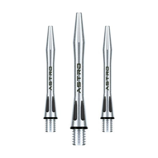 Das Bild zeigt drei silberne Winmau Astro Aluminium Shafts mit schwarzem Akzent. Auf jedem Shaft steht das Wort "ASTRO" geschrieben.