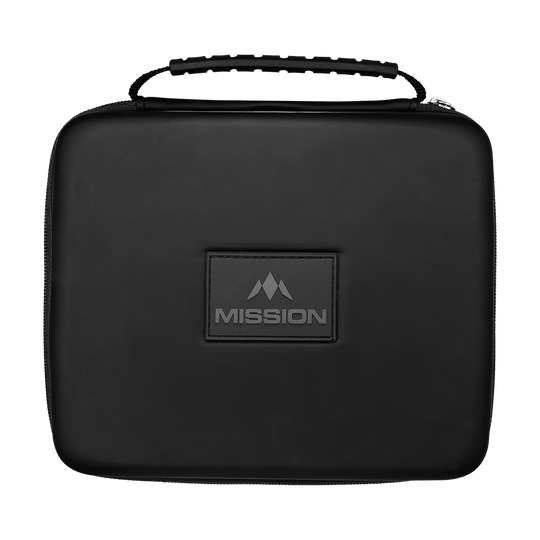 Mission Luxor Dart-Wallet Das Bild zeigt ein schwarzes Dart-Wallet, geöffnet, mit Fächern für Zubehör. Dieses Modell ist als Mission Luxor bekannt.