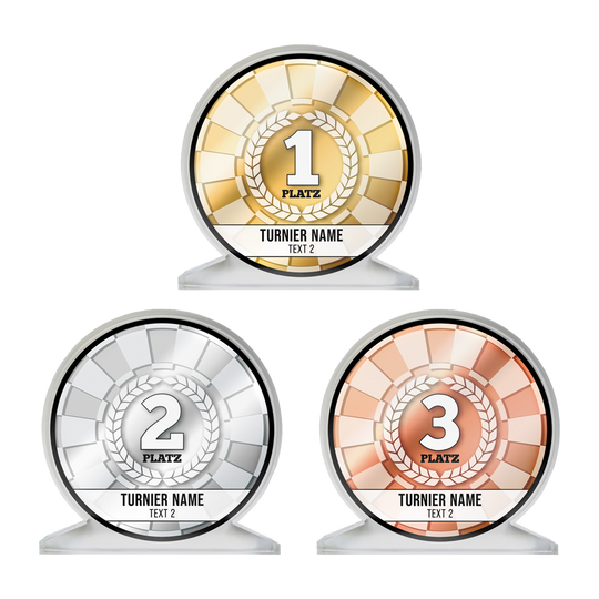 Das Bild zeigt drei Pokale für den 1., 2. und 3. Platz in Gold, Silber und Bronze. Auf jedem Pokal steht "PLATZ" und darunter "TURNIER NAME" sowie "TEXT 2".