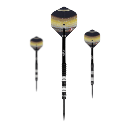 Bulls NL Luna Triton Steeldarts Das Bild zeigt drei Steeldarts des Modells "Bulls NL Luna Triton". Die Darts haben schwarze Spitzen, einen geriffelten Griff und Flights mit einem gelb-schwarzen Weltraumdesign.