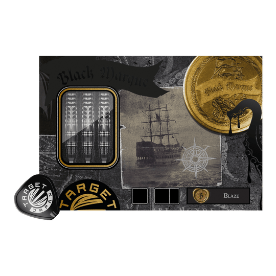 Target Japan Black Marque Blaze Swiss Point Steeldarts - 23g Das Bild zeigt die Target Japan Black Marque Blaze Swiss Point Steeldarts - 23g. Die Darts sind für das Steeldart-Spiel konzipiert und haben ein elegantes, schwarzes Design.