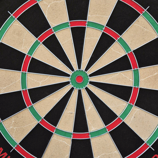 Target Dimitri Van Den Bergh Steeldartboard Set Auf dem Bild ist eine Steeldartscheibe mit farbigen Segmenten in Rot, Grün, Schwarz und Beige zu sehen. Es handelt sich um das Produkt "Target Dimitri Van Den Bergh Steeldartboard Set".