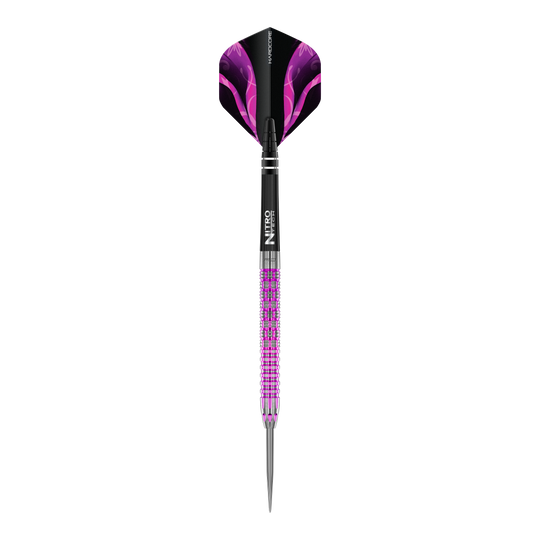 Red Dragon Tyrian Steeldarts Das Bild zeigt einen Red Dragon Tyrian Steeldart mit auffälligen lila und silbernen Details. Der Dart hat eine metallische Spitze und ein schwarzes Flight mit lila Muster.
