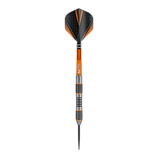 Red Dragon Amberjack 5 Steeldarts - 24g Dies ist ein Steeldart der Marke Red Dragon, Modell Amberjack 5 mit einem Gewicht von 24 Gramm. Der Dart hat ein schwarzes und orangefarbenes Design mit metallischen und geriffelten Griffbereichen.