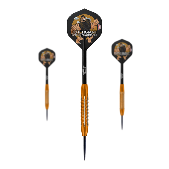 Auf dem Bild sind drei Steeldarts des Modells "Bulls NL Martijn Kleermaker Dutch Giant Brass Steeldarts - 21g" zu sehen. Die Darts haben goldene Griffe und Flights mit einer Comicfigur und dem Schriftzug "Dutch Giant Martijn Kleermaker".