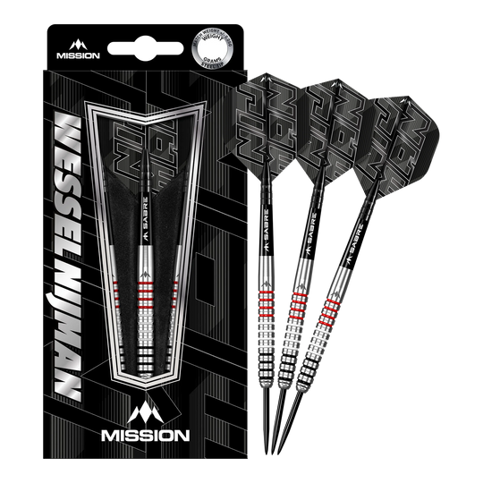 Mission Wessel Nijman Steeldarts - 23g Das Bild zeigt das Produkt "Mission Wessel Nijman Steeldarts - 23g" in seiner Verpackung. Rechts neben der Verpackung sind drei Steeldarts mit schwarzem Flight und silbernen Schäften abgebildet.