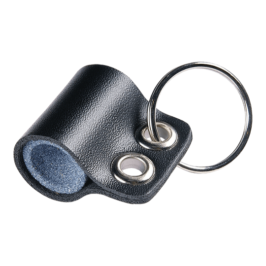 Winmau Keyring Dart Sharpener Schleifstein Das Bild zeigt einen Winmau Keyring Dart Sharpener Schleifstein. Es handelt sich um einen kleinen Dartschleifstein mit Schlüsselanhänger.