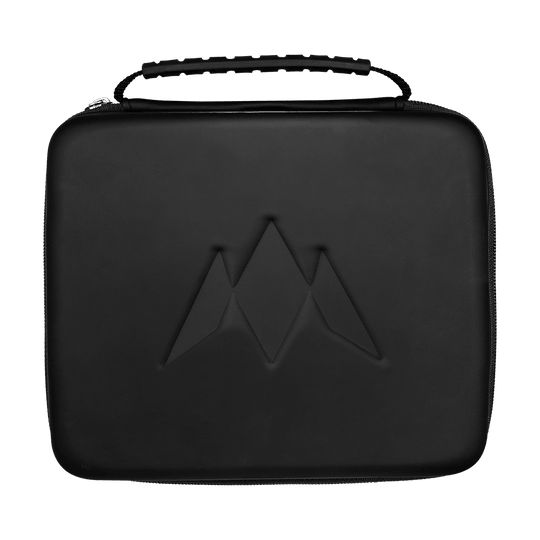 Eine Nahaufnahme eines schwarzen Dart-Wallets ist abgebildet. Das Wallet bietet Platz für Darts und Zubehör.