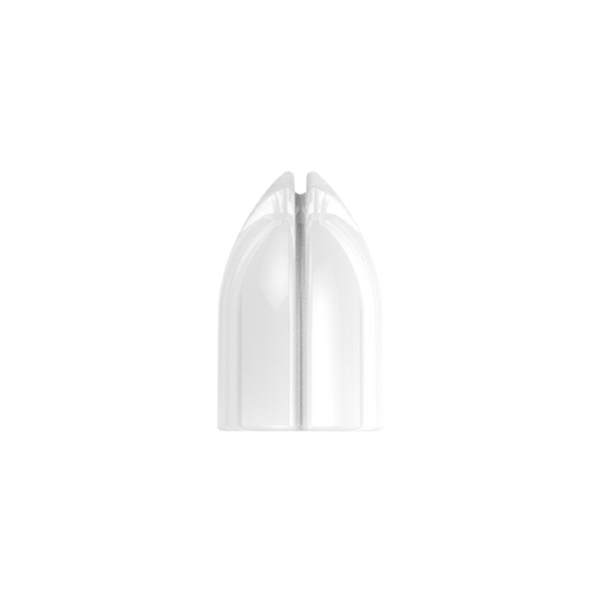 SLZ-524-L-Style-Shell-Lock-Ringe-Weiss-2 Das Bild zeigt das Produkt "L-Style Shell Lock Ringe". Es handelt sich um einen kleinen, transparenten Kunststoffring, der speziell für Dartflights verwendet wird.