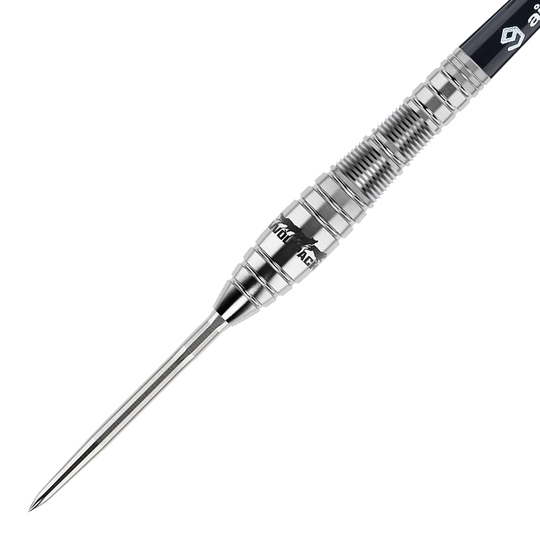 Caliburn Wolfpack W2 Steeldarts - 22g Dies ist ein Caliburn Wolfpack W2 Steeldart mit einem Gewicht von 22 Gramm. Der Dart ist aus Metall gefertigt und hat ein geriffeltes Griffdesign für besseren Halt.