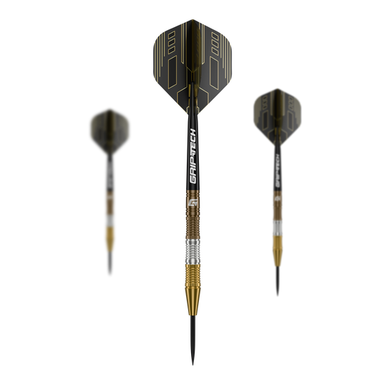 GOAT Ceremony Tungsten Steeldarts Das Bild zeigt drei "GOAT Ceremony Tungsten Steeldarts" mit schwarzen und goldenen Elementen. Der mittlere Dart ist im Fokus und zeigt den Schriftzug "GRIP-TECH" auf dem Schaft.