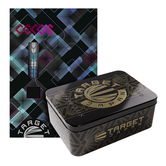 Target Japan Kaze Series Ceros 03 Softdarts - 19g Das Bild zeigt die "Target Japan Kaze Series Ceros 03 Softdarts - 19g" in einer dekorativen Verpackung. Neben der bunten Kartonverpackung steht eine elegante schwarze Metallbox mit goldenen Verzierungen.