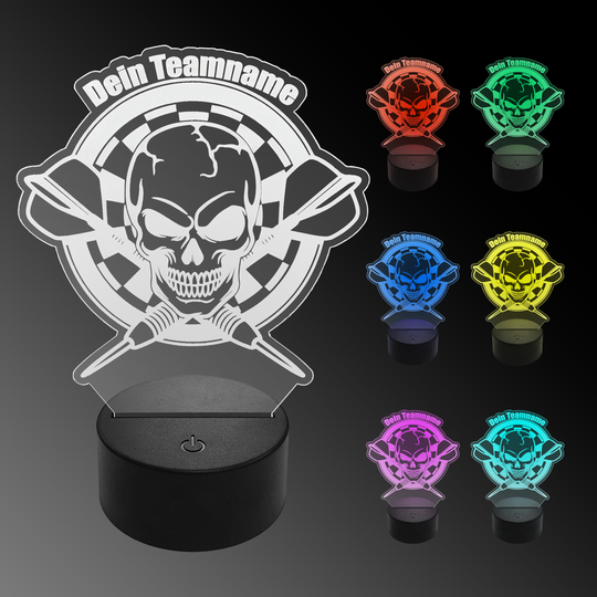 Das Bild zeigt eine LED-Lampe in Form eines Plexiglas-Schildes mit einem Totenkopf und Dartpfeilen, auf dem „Dein Teamname“ steht. Rechts sind sechs weitere Varianten der Lampe in verschiedenen Farben zu sehen.