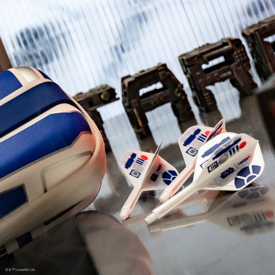 Target Star Wars K-Flex R2D2 No2 Standard Flights Abgebildet sind die Target Star Wars K-Flex R2D2 No6 Flights. Diese Flights sind im Stil von R2D2 aus Star Wars gestaltet.