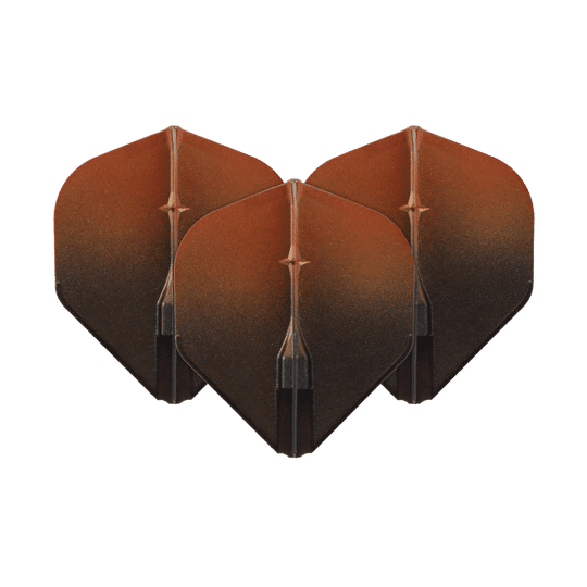 Auf dem Bild sind drei Dartflights zu sehen. Sie sind zweifarbig in Schwarz und Orange gestaltet.