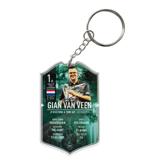 Ultimate Darts Card Schlüsselanhänger - Gian Van Veen Ultimate Darts Card Schlüsselanhänger - Gian Van Veen ist abgebildet. Es handelt sich um einen Schlüsselanhänger mit dem Bild des Dartspielers Gian Van Veen.
