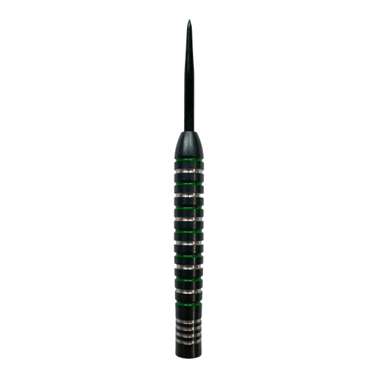 McDart Silver Green Steeldart Barrels Mehrere McDart Silver Green Steeldart Barrels sind im Bild angeordnet. Die Oberfläche reflektiert das Licht.