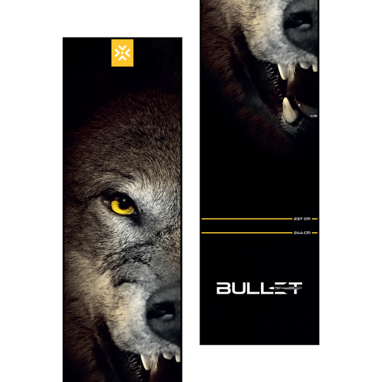 Bullet Fang Dartmatte Hier sieht man die Bullet Fang Dartmatte. Sie dient als Schutzunterlage für den Dartbereich und hilft beim richtigen Stellen der Wurflinie.