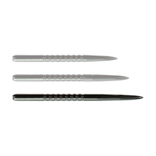 Das Bild zeigt drei schwarze Steeldartspitzen des Produkts "Bulls GP3". Sie sind aus Metall und haben eine geriffelte Oberfläche für besseren Halt.