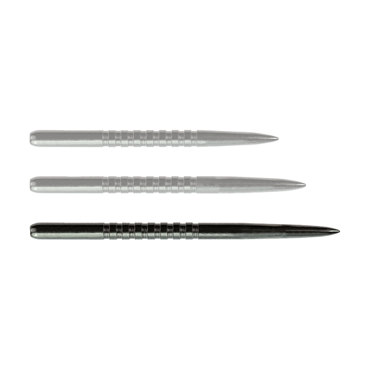 57753_Bulls_GP3_Steeldartspitzen_Schwarz_42mm_1u5NKjzrbag9Tz Das Bild zeigt drei schwarze Steeldartspitzen des Produkts "Bulls GP3". Sie sind aus Metall und haben eine geriffelte Oberfläche für besseren Halt.