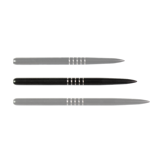 57747_Bulls_GP2_Steeldartspitzen_Schwarz_38mm_12bYZG0bNwOZWb Das Bild zeigt drei schwarze Steeldartspitzen der Marke Bulls GP2. Sie sind schlank, metallisch und haben jeweils vier silberne Rillen in der Mitte.