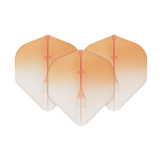 Auf dem Bild sind drei orange-weiße Dartflights zu sehen, die nebeneinander angeordnet sind. Sie haben eine zweifarbige, transparente Gestaltung mit einem hellen Farbverlauf.