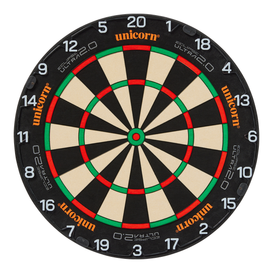 Unicorn Eclipse Ultra 2.0 Steeldartboard Das Bild zeigt eine Steeldart-Scheibe mit dem Namen "Unicorn Eclipse Ultra 2.0". Die Zahlen sind klar lesbar und der Markenname "unicorn" ist mehrmals auf der Scheibe zu sehen.