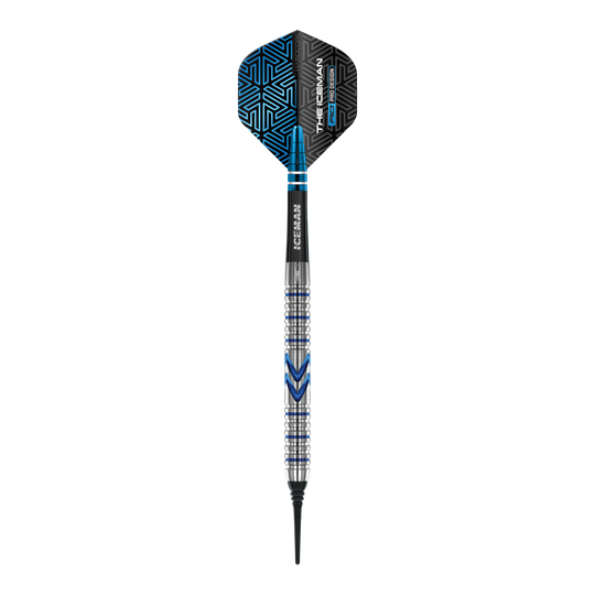 Red Dragon Gerwyn Price Iceman Midnight Edition Softdarts - 20g Der abgebildete Softdart ist der "Red Dragon Gerwyn Price Iceman Midnight Edition" mit einem Gewicht von 20g. Er hat ein modernes Design mit silbernen und blauen Akzenten sowie einer schwarzen Flights mit blauen Mustern.