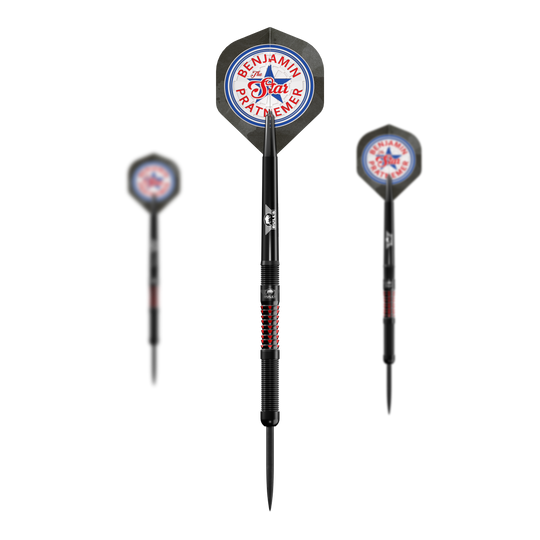 Bulls NL Benjamin Pratnemer Steeldarts - 20g Das Bild zeigt drei Steeldarts mit der Aufschrift "Benjamin Pratnemer The Star" auf den Flights. Die Darts sind schwarz mit roten Akzenten und wiegen 20 Gramm.