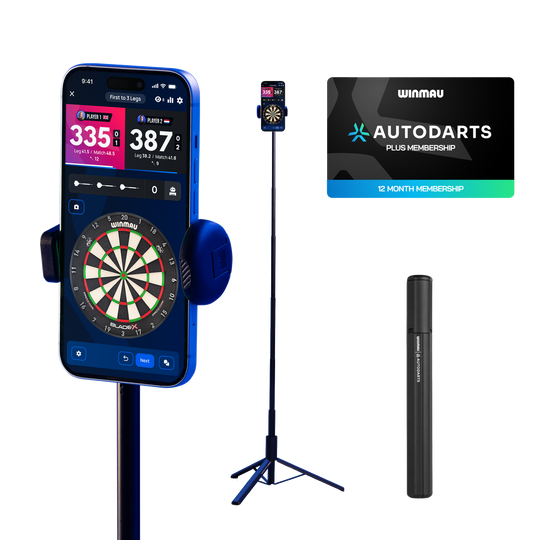 Winmau Autodarts Device Stand & 12 Monate Membership Bundle Das Foto zeigt das Winmau Device Stand & 12 Monate Membership Bundle. Das Bundle enthält einen Gerätehalter und eine Jahresmitgliedschaft.
