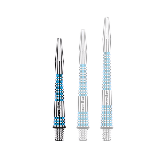 Das Bild zeigt drei blaue und silberne Aluminium-Dartschäfte in unterschiedlichen Längen. Sie haben ein geriffeltes Muster und das Wort "TRIAD" ist darauf zu lesen.