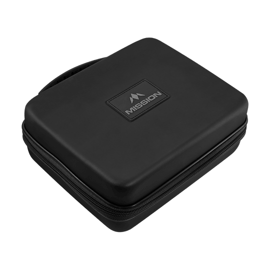 Ein schwarzes Dart-Wallet ist auf dem Bild zu sehen. Es handelt sich um das Modell Mission Luxor.