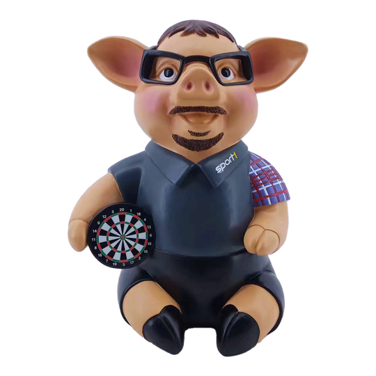 Sport1 Legenden Phrasenschwein Das Bild zeigt ein Sparschwein in Form eines Schweinchens mit Brille und Bart, das ein Dartbrett hält. Es trägt ein Shirt mit dem Aufdruck "Sport1" und ist als "Sport1 Legenden Phrasenschwein 2024" gestaltet.