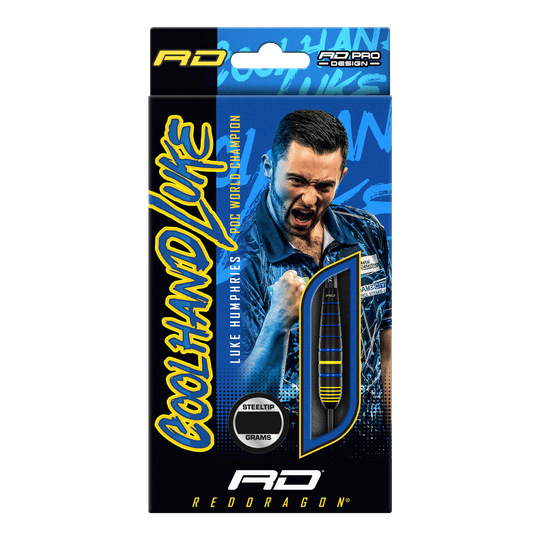 Red Dragon Luke Humphries World Champion Brass Steeldarts Auf der Verpackung sind die "Red Dragon Luke Humphries World Champion Brass Steeldarts" abgebildet. Im Hintergrund ist ein jubelnder Spieler zu sehen, daneben ist ein Dartpfeil durch ein Sichtfenster sichtbar.