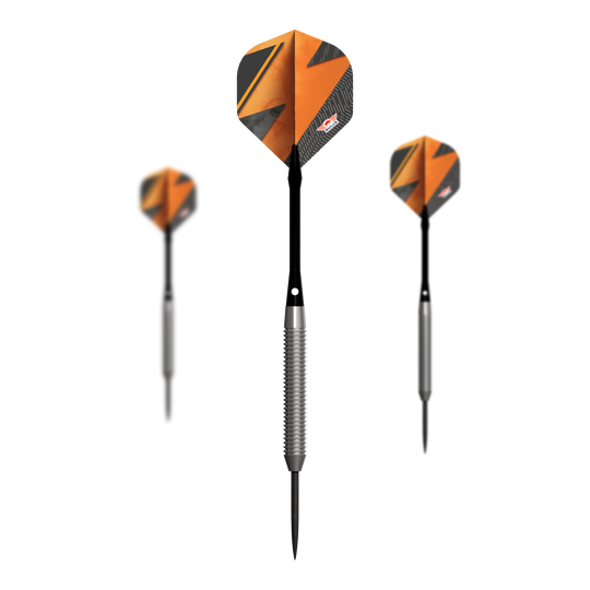 Bulls NL Lightning Orange Steeldarts Das Bild zeigt drei Steeldarts der Marke "Bulls NL Lightning Orange". Die Darts haben einen auffälligen orange-schwarzen Flight und einen silbernen Schaft.